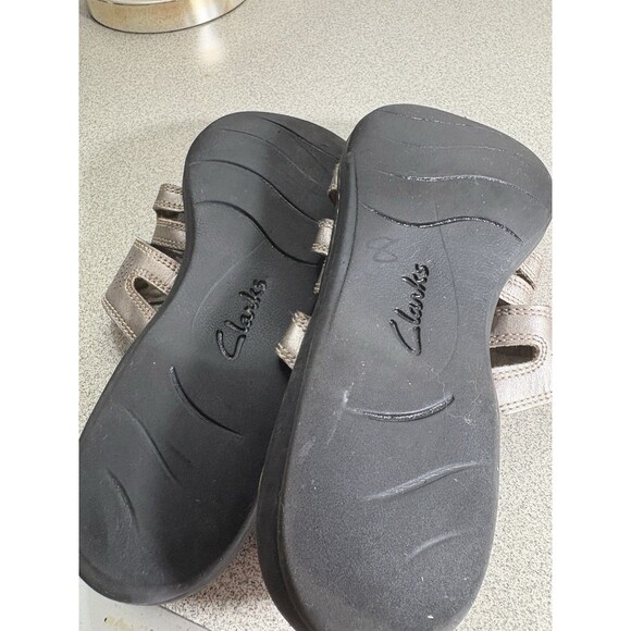 Clark's Leisa Pewter Sandals US 9.5 M Unique Button Detail On Straps - Picture 6 of 7